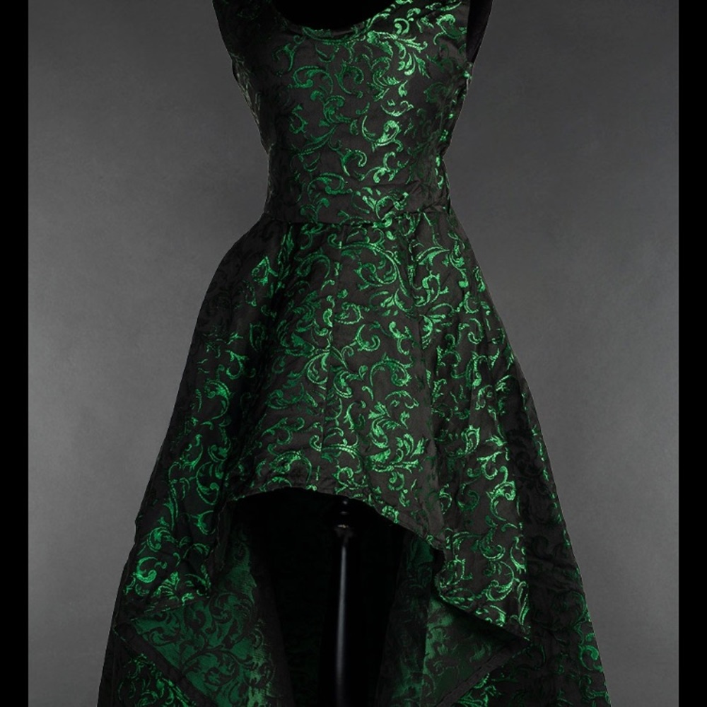 Xxl but more of an xl or 1x never worn new green and black awesome dress